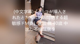 餐厅服务员小美女，来大姨妈了还要上班，正巧上厕所拍下了这一幕，底下还在流血！