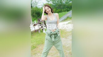 逼毛多多的萝莉小女人全程露脸全方位展示，丝袜诱惑淫声荡语互动撩骚狼友，揉奶玩逼掰开给狼友看特写好骚啊