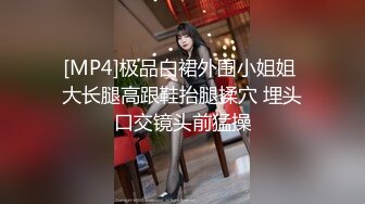 极品美乳妹子被两个公子哥约来帮他们无套吹喇叭