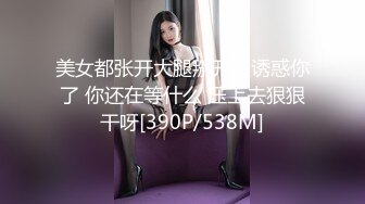 邪恶的房东暗藏摄像头偷拍多位美女租客脱光衣服准备洗澡