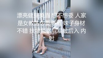 娇小可爱纹身小妹妹酒店穿白色睡袍和小鸡鸡男友啪啪做爱，超多姿势完美性爱