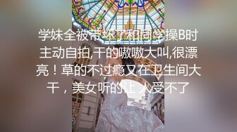 我操他老婆，他负责给我们拍照