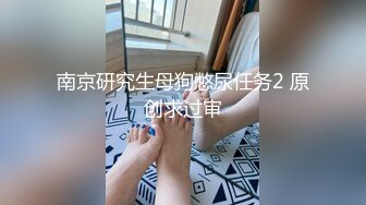 漂亮大奶小女友在卫生间趴在镜前被后人猛操