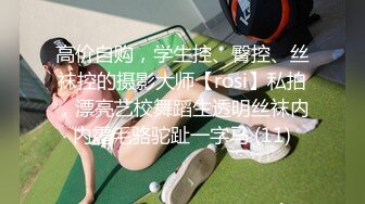 潜入商场女厕偷拍到一个漂亮的美少妇 粉嫩的鲍鱼加上修剪的很漂亮的一撮毛 兼职太美了