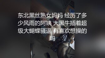 漂亮小母狗 在繁华商圈窗前炮机调教 一条腿被固定 下面有人盯着看或者拍照只会更兴奋 有没有认出来地点 上来一起操小骚逼